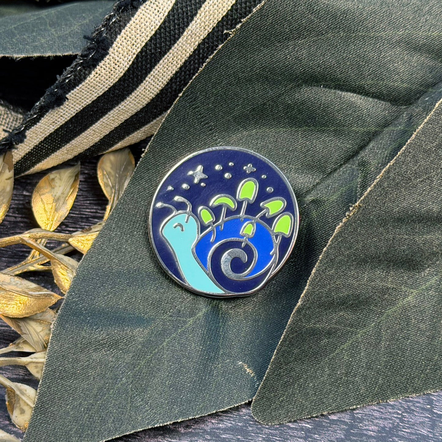 Night Snail Needleminder